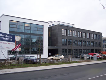 Ein moderner hochwertig ausgebauter Atriumbau mit ca. 6.500 m Bürofläche (NGF=Nettogeschossfläche) aufgeteilt auf 4 Gebäude.
