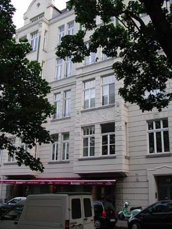 Denkmalgeschütztes Wohn- und Geschäftshaus mit 7 Einheiten.
Baujahr um 1900 und komplett saniert und modernisiert.
